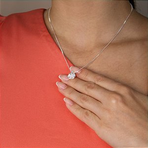 Gargantilha de Flor com Zircônia Cristal Banhado a Prata