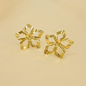 Brinco de Flor Vazada Banhado a Ouro 18k