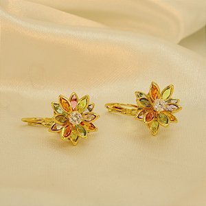 Brinco de Flor Cravejado em Zircônias Banhado a Ouro 18k