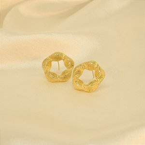 Brinco com Design de Flor Granulada Banhado a Ouro 18k