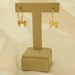 Brinco Argola com Pingente de Laço Banhado a Ouro 18k