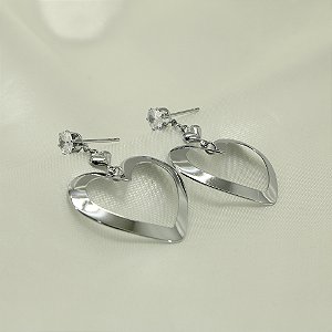 Brinco de Coração com Zircônia Banhado a Ouro Branco