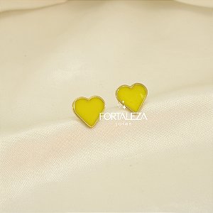 Brinco de Coração Resinado Banhado a Ouro 18k