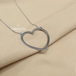 Gargantilha de Coração Vazado Banhado a Ouro Branco