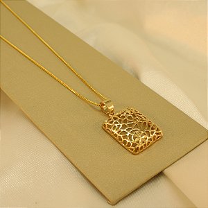 Gargantilha Quadrada Trabalhada e Banhada a Ouro 18k