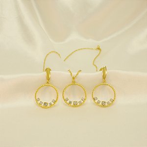 Conjunto com Design Torcido e Zircônia Banhado a Ouro 18k
