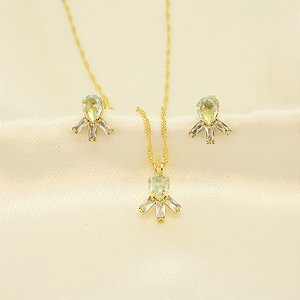 Conjunto Trabalhado em Zircônias Banhado a Ouro 18k