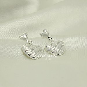Brinco de Coração Texturizado e Banhado a Prata 925