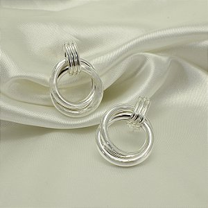 Brinco com Elos Entrelaçados Banhado a Prata 925