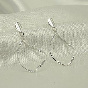 Brinco com Design Torcido Banhado a Prata 925