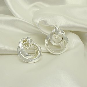 Brinco com Elos Entrelaçados Banhado a Prata 925