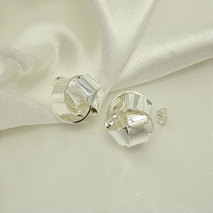 Brinco com Design de Nó Banhado a Prata 925