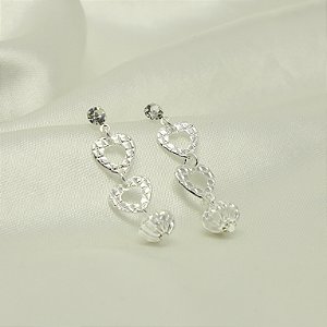 Brinco de Corações com Zircônia Cristal Banhado a Prata 925