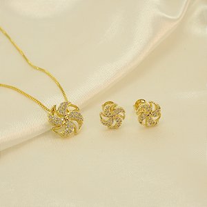Conjunto Cata-vento Cravejado e Banhado a Ouro 18k