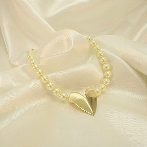 Gargantilha de Pérolas com Coração Liso Banhado a Ouro 18k