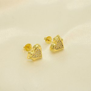 Brinco de Coração Cravejado Banhado a Ouro 18k