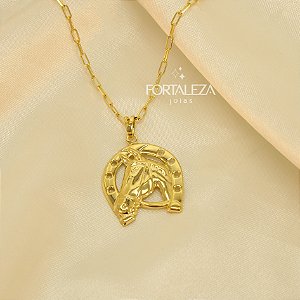 Colar com Pingente de Cavalo e Ferradura Banhado a Ouro 18k