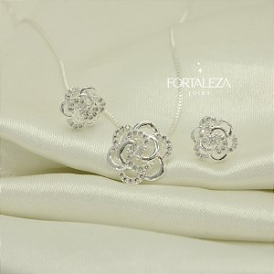 Conjunto de Flor Cravejado em Zircônia Banhado a Prata