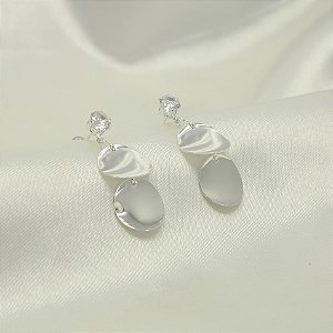 Brinco de Medalhinhas com Zircônia Banhado a Prata 925