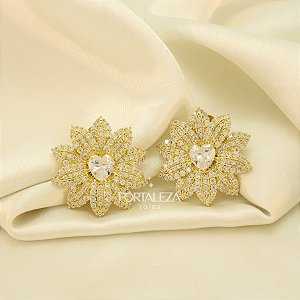 Brinco de Flor Cravejada em Zircônia Banhado a Ouro 18k