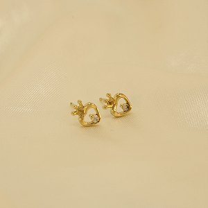 Brinco de Coração com Coroa e Zircônia Banhado a Ouro 18k