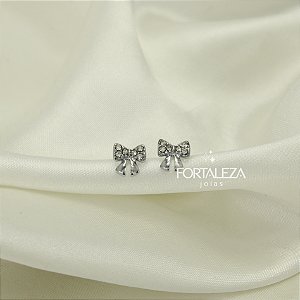 Brinco de Laço Cravejado em Zircônia Banhado a Ouro Branco