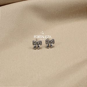 Brinco de Laço Cravejado em Zircônia Banhado a Ouro Branco