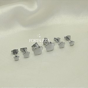 Brinco em Trio de Flor Lisa Banhado a Ouro Branco