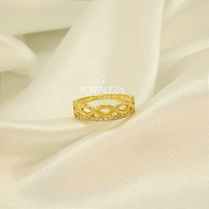 Anel com Detalhe de Ondas e Zircônias Banhado a Ouro 18k