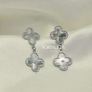 Brinco de Trevo Texturizado Banhado a Ouro Branco