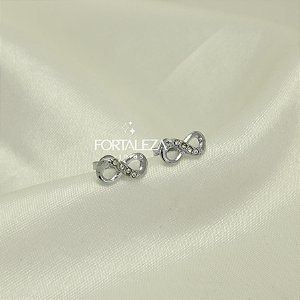 Brinco Infinito com Zircônia Cristal Banhado a Ouro Branco