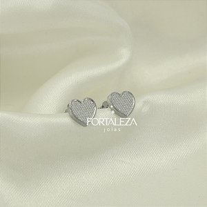 Brinco de Coração Texturizado Banhado a Ouro Branco
