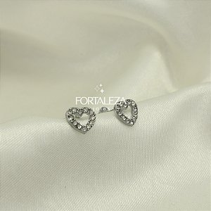 Brinco Coração Cravejado em Zircônia Banhado a Ouro Branco