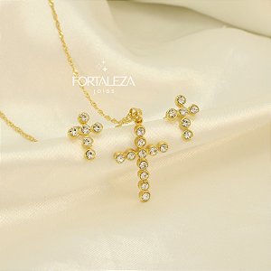 Conjunto de Cruz Cravejado em Zircônia Banhado a Ouro 18k