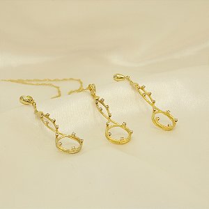 Conjunto de Design Torcido e Zircônias Banhado a Ouro 18k