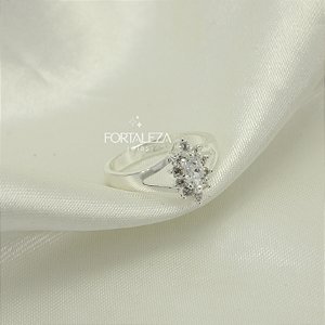 Anel com Detalhe Trabalhado em Zircônia Banhado a Prata