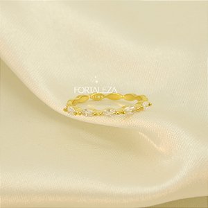 Anel Trabalhado e Cravejado em Zircônia Banhado a Ouro 18k