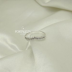 Anel com Design de Coroa Cravejada Banhado a Prata 925