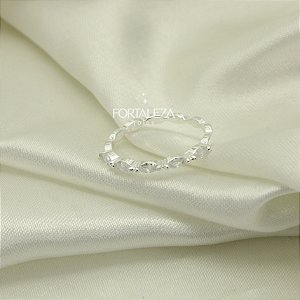 Anel Trabalhado e Cravejado em Zircônia Banhado a Prata 925