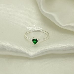 Anel Solitário com Zircônia Esmeralda Banhado a Prata 925