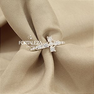 Anel de Cruz Cravejada em Zircônia Banhado a Prata 925