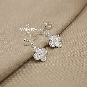 Brinco de Trevo Texturizado Banhado a Prata 925