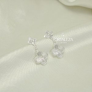 Brinco de Trevo Texturizado Banhado a Prata 925