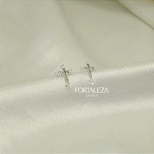 Brinco de Cruz com Detalhes de Zircônia Banhado a Prata 925