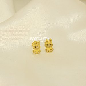 Brinco Labubu Resinado Banhado a Ouro 18k