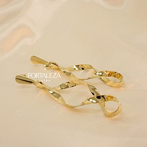 Brinco com Design Torcido Banhado a Ouro 18k