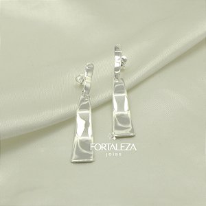 Brinco com Design Ondulado Banhado a Prata