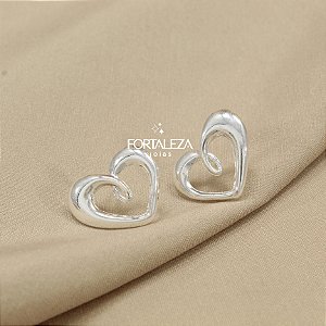 Brinco de Coração Vazado Banhado a Prata