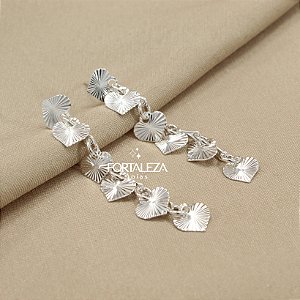 Brinco Cascata de Corações Plissados Banhado a Prata