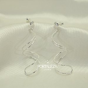 Brinco com Design Torcido Banhado a Prata